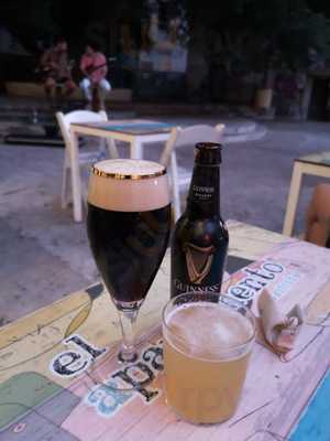 Los Camaleones Bar & Grill