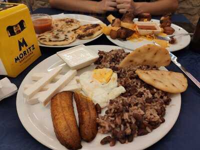 El Pulgarcito Restaurante Salvadoreño