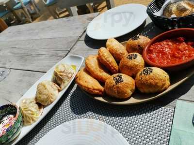 Samarkand & Las Muchachas Beach House