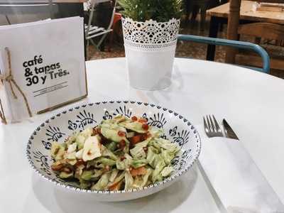 Café & Tapas 30 Y Trës