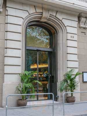 Henry's Bar And Restaurant