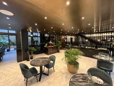 Henry's Bar And Restaurant