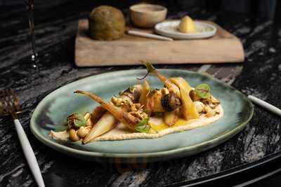 Henry's Bar And Restaurant