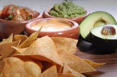 Cuates Burger & Taco Bar