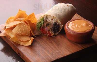 Cuates Burger & Taco Bar