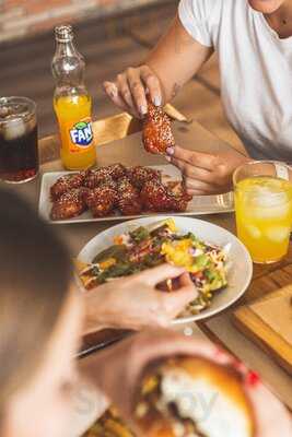 La Calle Burger Gamarra