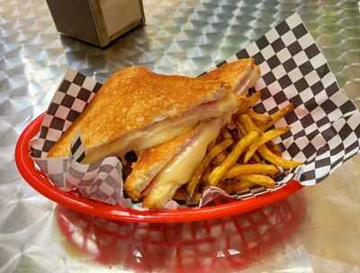 Frankfurt La Pubilla