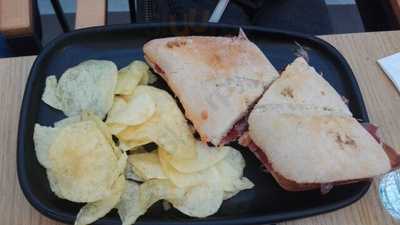 Másqmenos Diagonal Mar