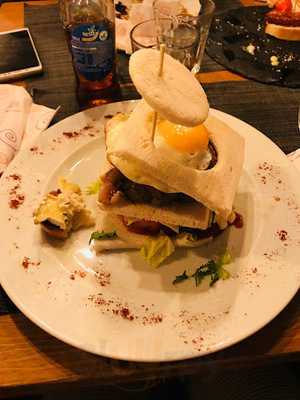 Barra De Pintxos Vía Augusta