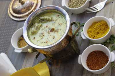 Paral-lel Food & Music Restaurant