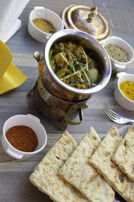 Paral-lel Food & Music Restaurant