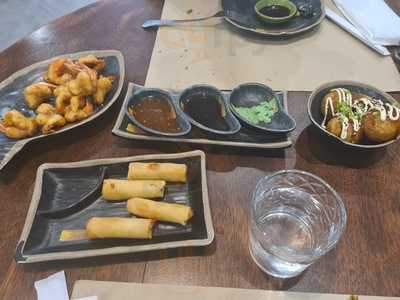 Paral-lel Food & Music Restaurant