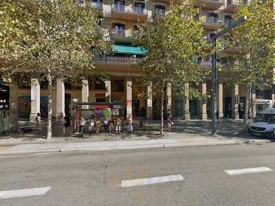 Paral-lel Food & Music Restaurant