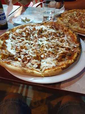 La Prensa Cafe & Pizzas Teatinos