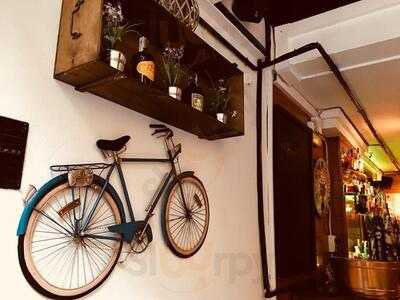 White Florida Bar Cocteleria & Street Food