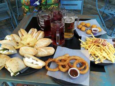 100 Montaditos & La Surena