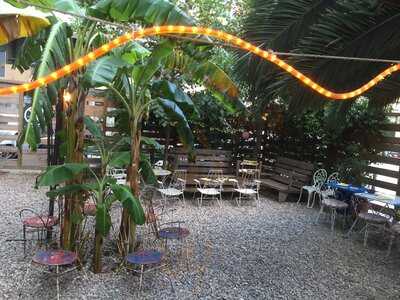 Cafe Poetique Le Jardin