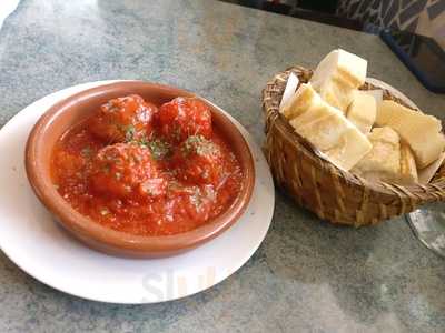 Rodica's Restaurant & Bar