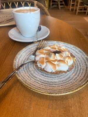 Santa Gloria Coffee & Bakery - Photo 7