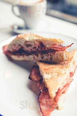 353 Avenue Restaurant