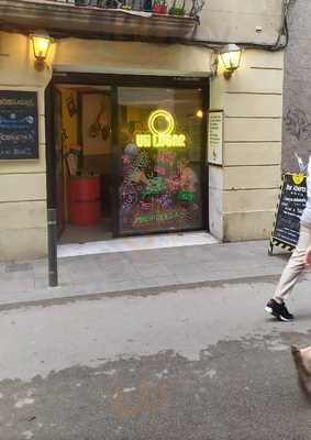 Un Lugar Lounge & Resto Bar