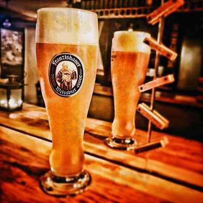 Un Lugar Lounge & Resto Bar