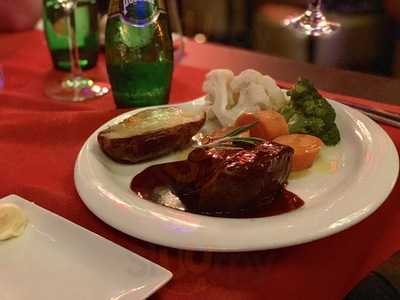 Queenz Cabaret Restaurant