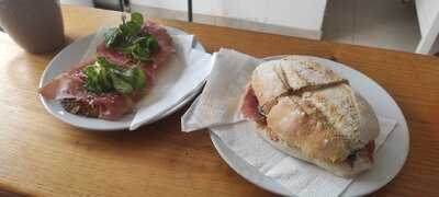 La Desayuneria De Floren