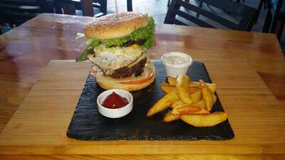 Malecon Restaurante & Copas