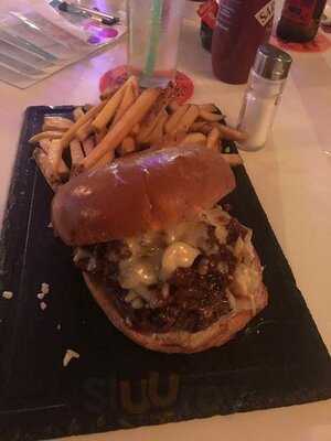 The White Bar & Grill