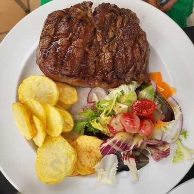 The White Bar & Grill