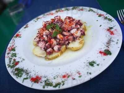 13 Bistrot & Tapas Bar