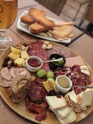 El Cóm Food & Wine Bar