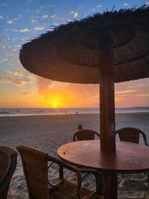 La Ola Restaurant & Lounge Bar