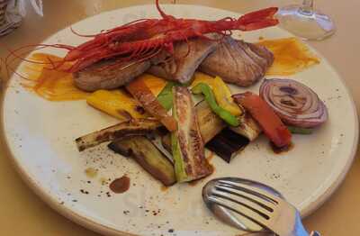 La Ola Restaurant & Lounge Bar