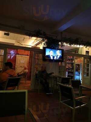 Iguana Cocktails & Food