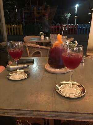 Iguana Cocktails & Food