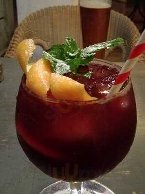 Iguana Cocktails & Food