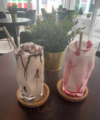 Iguana Cocktails & Food