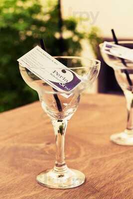 Perla Kitchen & Bar