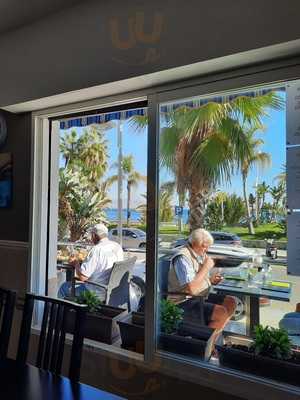 Dannys' Bar And Grill