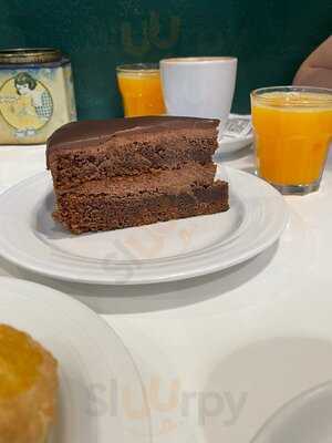 Lusco & Fusco Bakery Café