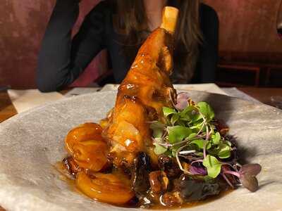 El Faro Industrial Gastroclub