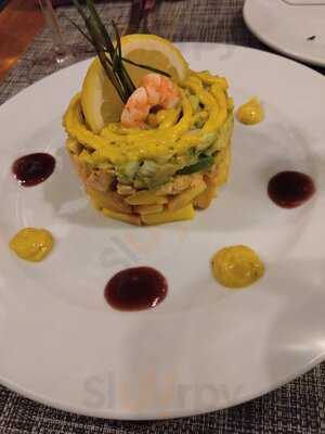 El Almacen, Vinos Y Tapas