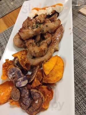 El Almacen, Vinos Y Tapas