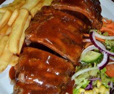 Retro Bar & Restaurant