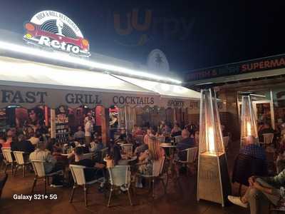 Retro Bar & Restaurant