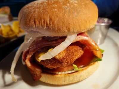 Retro Bar & Restaurant