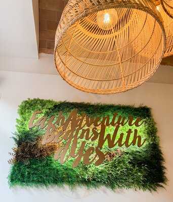 Savage - Brunch & Bowls