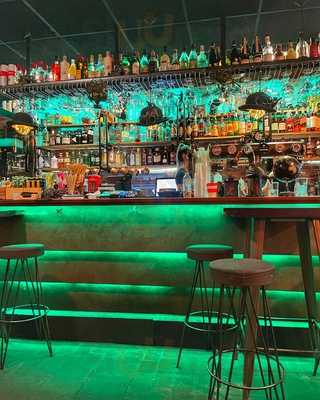 Hatman's British Bar